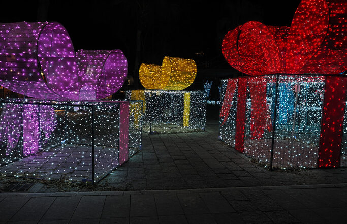 Giant Illuminated Gift Boxes Light Sculptures | Quick Reliable Printing (QRP) Quick Reliable Printing (QRP)