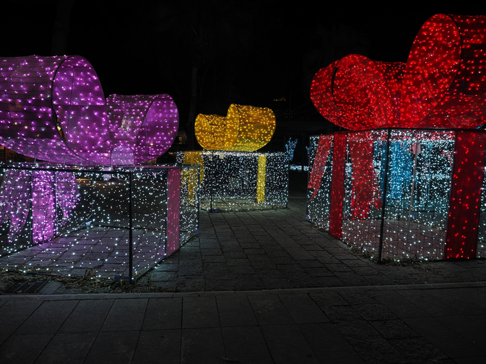 Giant Illuminated Gift Boxes Light Sculptures | Quick Reliable Printing (QRP) Quick Reliable Printing (QRP)